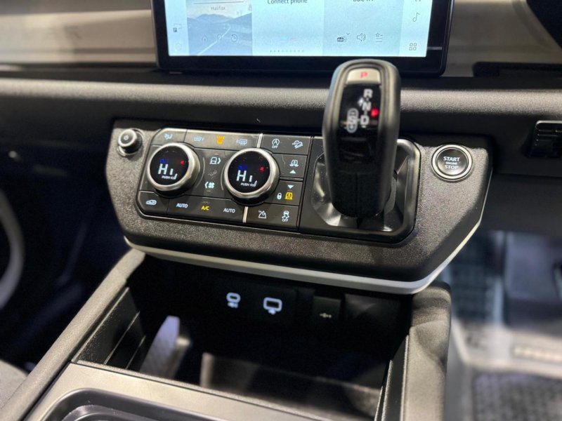 LAND ROVER DEFENDER 110