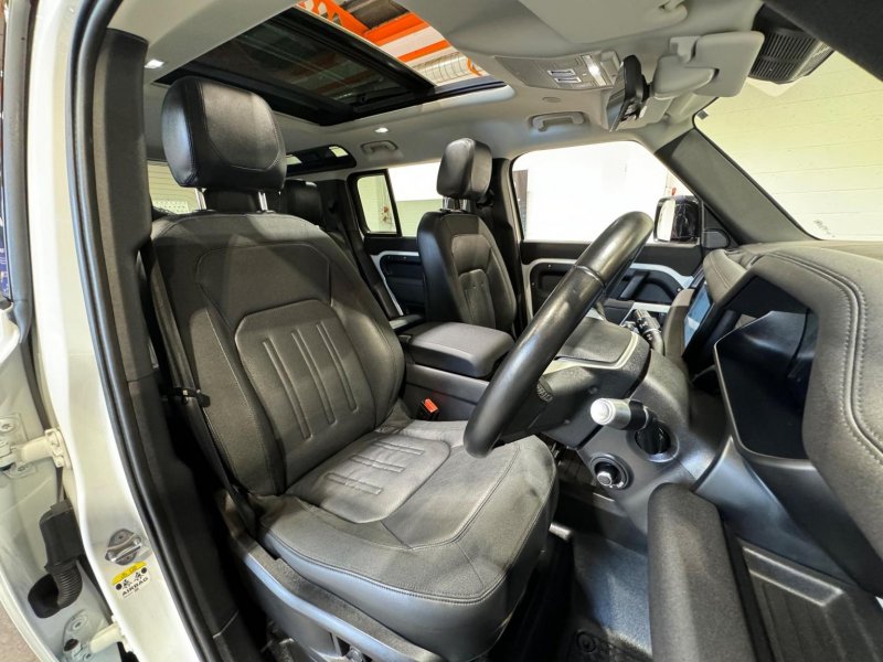 LAND ROVER DEFENDER 110