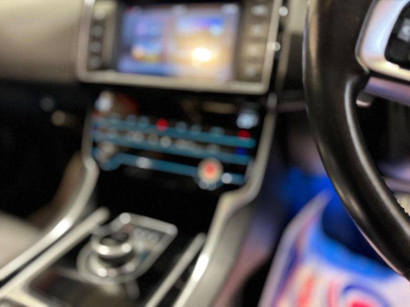 JAGUAR XE