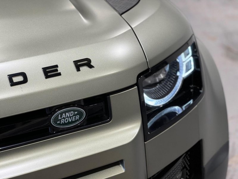 LAND ROVER DEFENDER 110