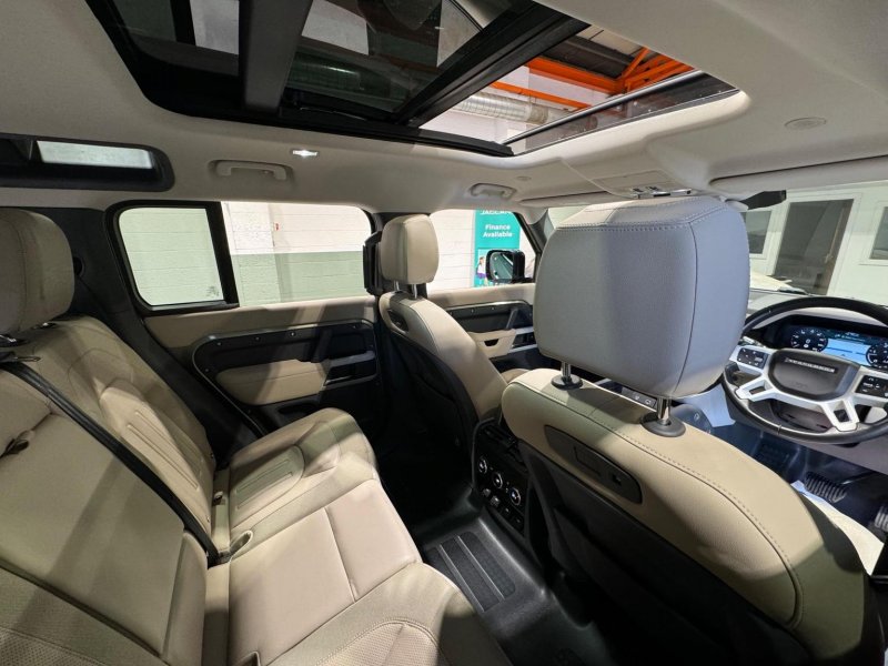 LAND ROVER DEFENDER 110