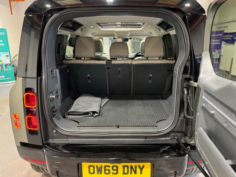 LAND ROVER DEFENDER 110