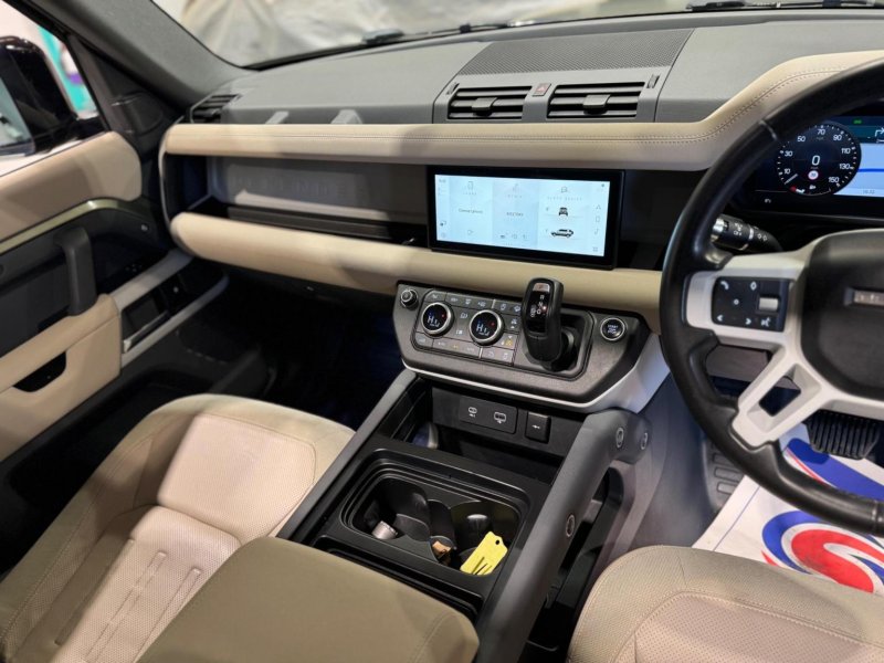 LAND ROVER DEFENDER 110