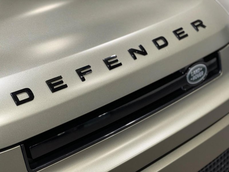 LAND ROVER DEFENDER 110