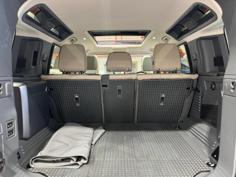 LAND ROVER DEFENDER 110