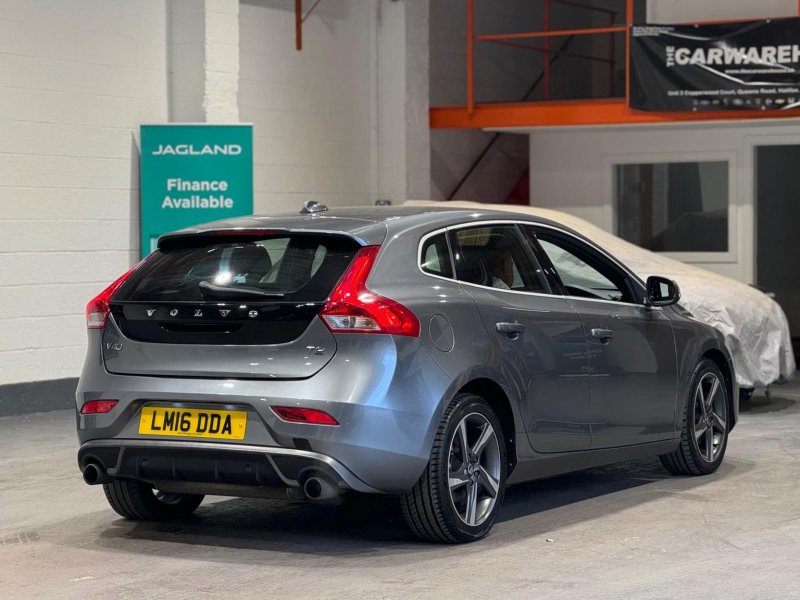 VOLVO V40