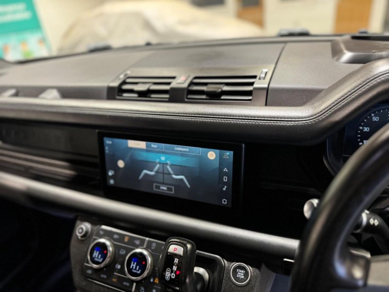 LAND ROVER DEFENDER 110