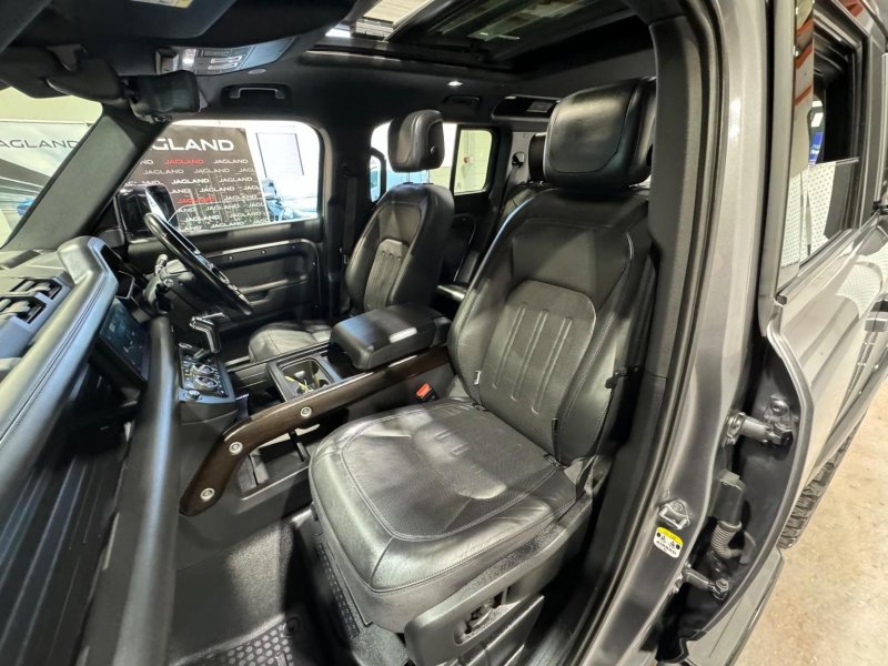 LAND ROVER DEFENDER 110
