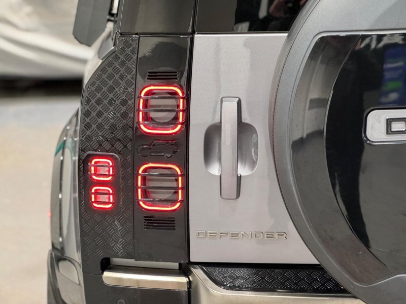 LAND ROVER DEFENDER 110