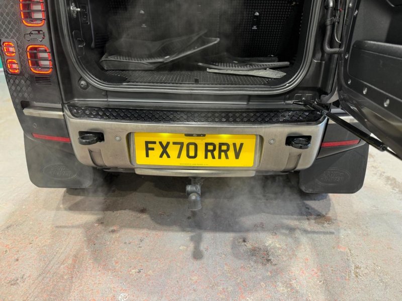 LAND ROVER DEFENDER 110